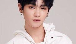 黄明昊台下爆料视频,揭秘明星幕后故事